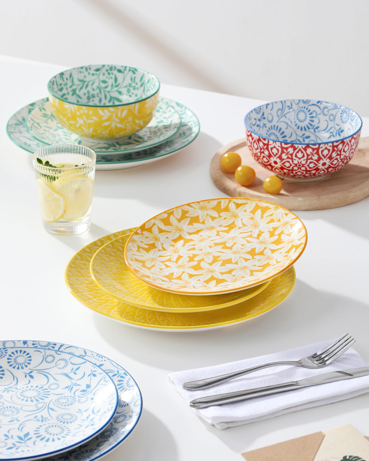 Plates and Bowls Set for 4, 12 Pieces Porcelain Dinnerware I71669